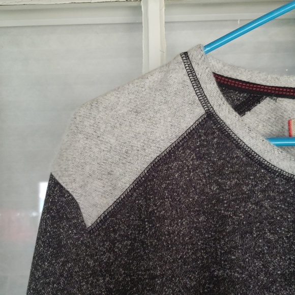 Tommy Bahama Sweater - Picture 4 of 5